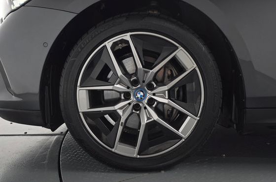 BMW i5 eDrive 40 — пробег 51 448 км — фото 5 из 5
