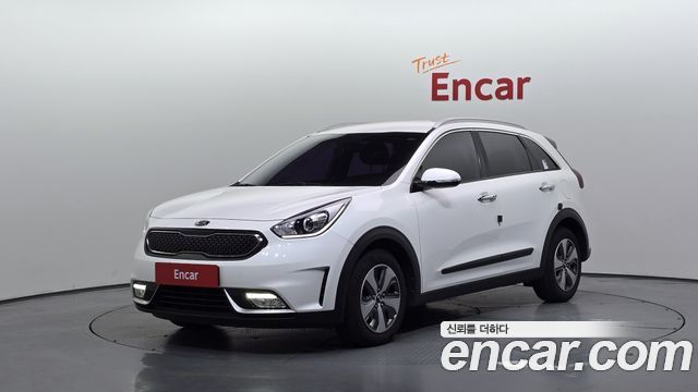 Kia Niro Prestige — пробег 210 820 км — фото 1 из 5