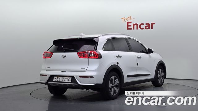Kia Niro Prestige — пробег 210 820 км — фото 2 из 5