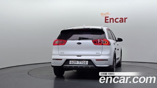 Kia Niro Prestige — пробег 210 820 км — фото 4 из 5