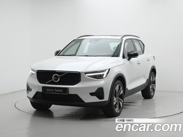 Volvo XC40 B4 Ultra Dark — пробег 427 км — фото 1 из 5