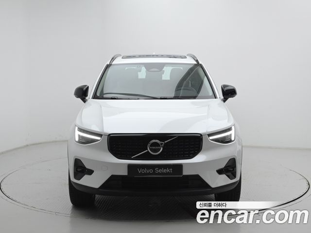 Volvo XC40 B4 Ultra Dark — пробег 427 км — фото 3 из 5