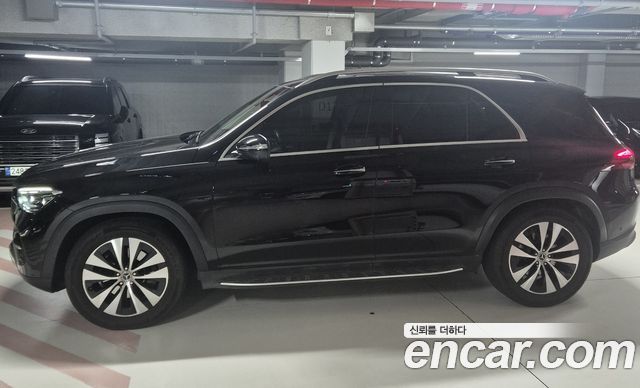 Mercedes-Benz GLE-Class GLE300d 4MATIC — пробег 23 000 км — фото 2 из 5