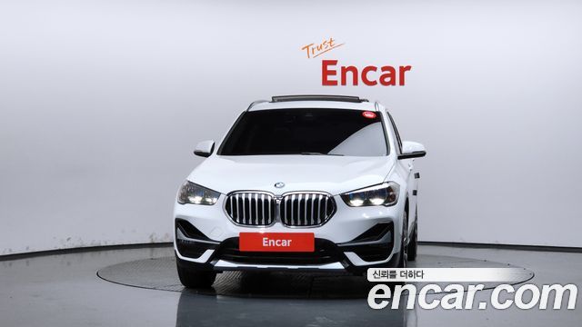 BMW X1 xDrive 20i xLine — пробег 29 836 км — фото 3 из 5