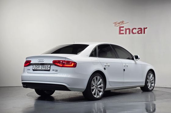Audi A4 30 TDI Dynamic B8 — пробег 39 454 км — фото 2 из 5