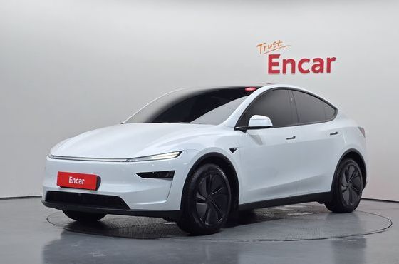 Tesla Model Y Premium RWD — пробег 4 560 км — фото 1 из 5