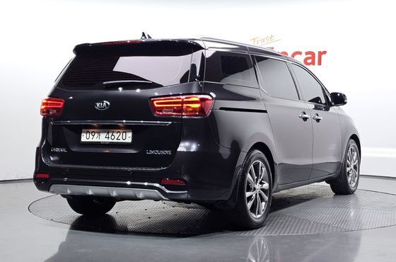Kia Carnival 7-Seater Limousine VIP — пробег 75 636 км — фото 2 из 5