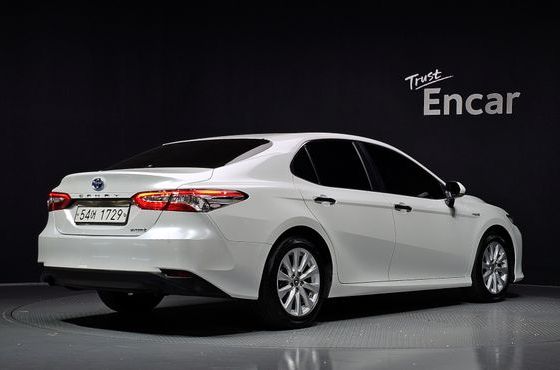 Toyota Camry 2.5 LE Hybrid — пробег 98 971 км — фото 2 из 5