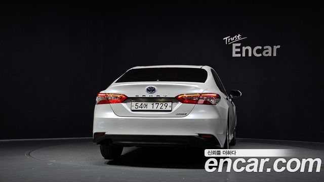 Toyota Camry 2.5 LE Hybrid — пробег 98 971 км — фото 4 из 5