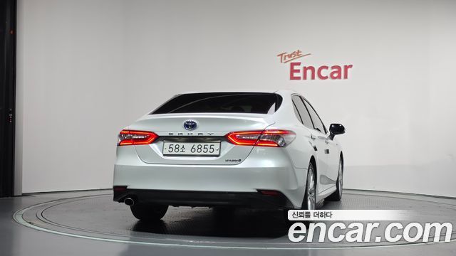 Toyota Camry 2.5 XLE Hybrid — пробег 62 940 км — фото 4 из 5