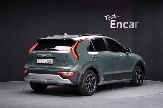 Kia Niro Prestige — пробег 73 981 км — фото 2 из 5