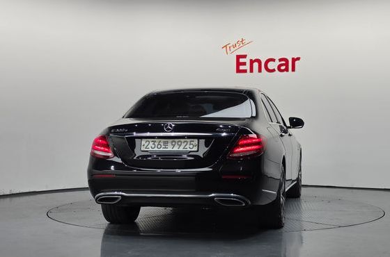 Mercedes-Benz E-Class E300e 4MATIC Exclusive — пробег 113 308 км — фото 4 из 5