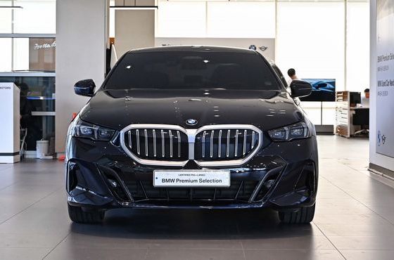BMW 5-Series 530i xDrive M Sport — пробег 40 970 км — фото 2 из 5