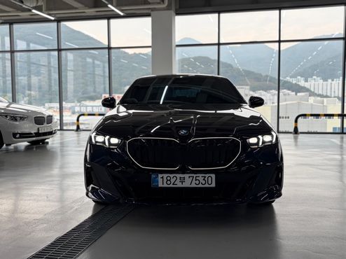 BMW 5-Series 520i M Sport — пробег 5 433 км — фото 3 из 5