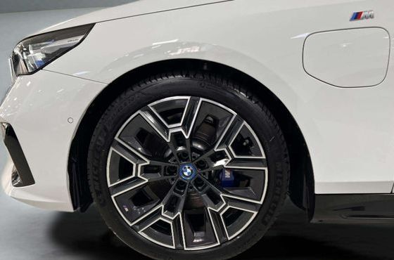 BMW 5-Series 530e xDrive M Sport — пробег 5 752 км — фото 5 из 5