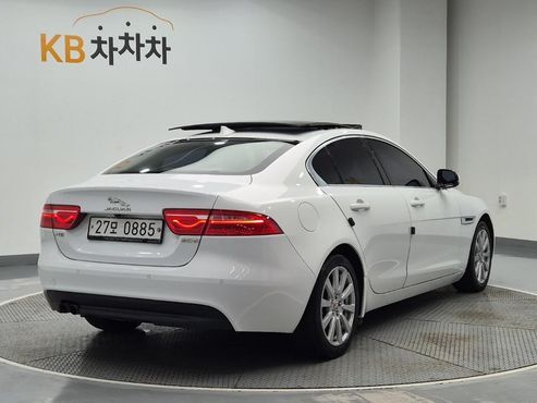 Jaguar XE 20d Prestige — пробег 154 919 км — фото 3 из 5