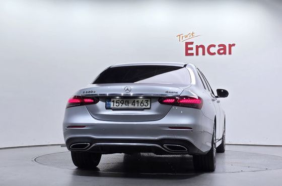 Mercedes-Benz E-Class E220d 4MATIC AMG Line — пробег 164 885 км — фото 4 из 5