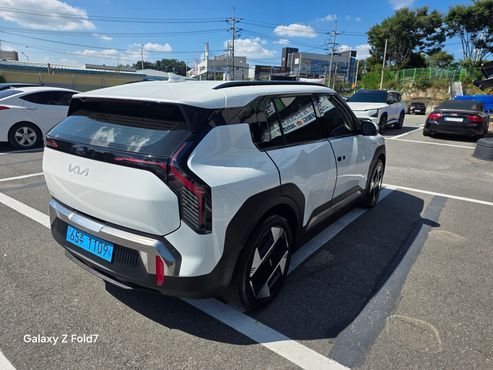 Kia EV3 Long Range 2WD Earth — пробег 15 622 км — фото 4 из 5