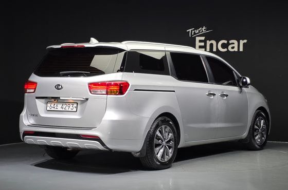 Kia Carnival 9-seater Luxury — пробег 119 733 км — фото 2 из 5