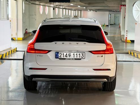 Volvo V60 B5 Ultra AWD — пробег 2 527 км — фото 4 из 5