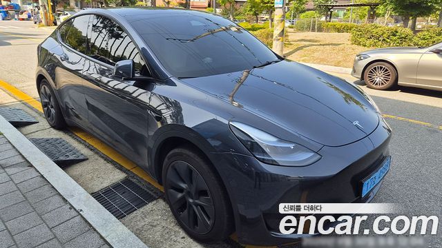 Tesla Model Y RWD — пробег 33 744 км — фото 1 из 5