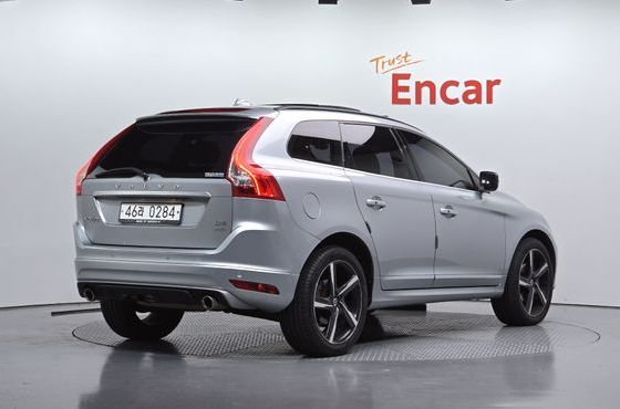 Volvo XC60 D5 R-Design AWD 1st — пробег 75 682 км — фото 2 из 5