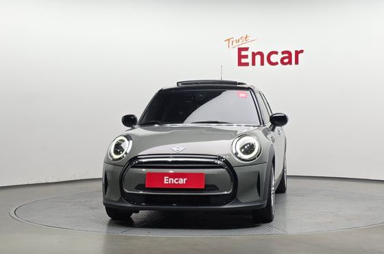 Mini Cooper 5Door Classic Plus Launch Pack Third Generation — пробег 54 525 км — фото 3 из 5