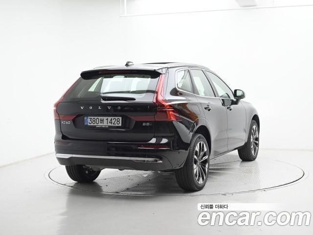 Volvo XC60 B5 Ultra Bright — пробег 61 км — фото 2 из 5