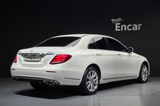 Mercedes-Benz E-Class E220d 4MATIC Exclusive — пробег 63 523 км — фото 2 из 5