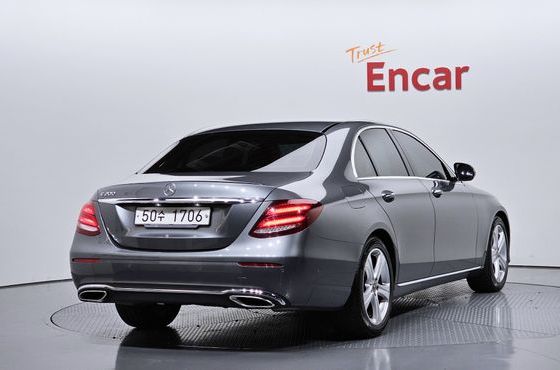 Mercedes-Benz E-Class E200 Avantgarde — пробег 28 890 км — фото 2 из 5