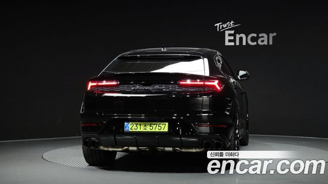 Lamborghini Urus из Кореи Encar