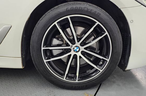 BMW 5-Series 520d M Sport Package Plus — пробег 65 434 км — фото 5 из 5