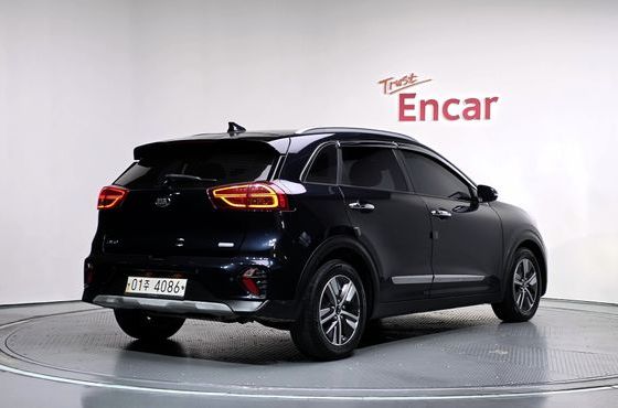 Kia Niro 1.6 HEV Prestige — пробег 138 139 км — фото 2 из 5