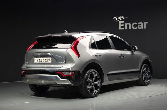 Kia Niro Signature — пробег 73 652 км — фото 2 из 5