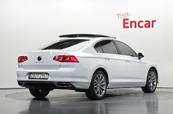 Volkswagen Passat 2.0 TDI Prestige — пробег 31 639 км — фото 2 из 5