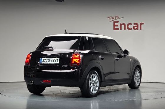 Mini Cooper 5Door HIGH 3rd — пробег 57 046 км — фото 2 из 5