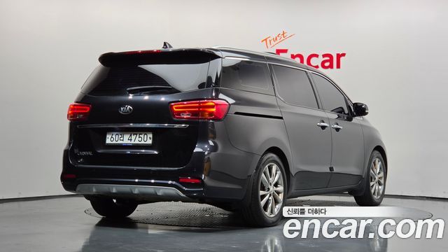 Kia Carnival из Кореи Encar