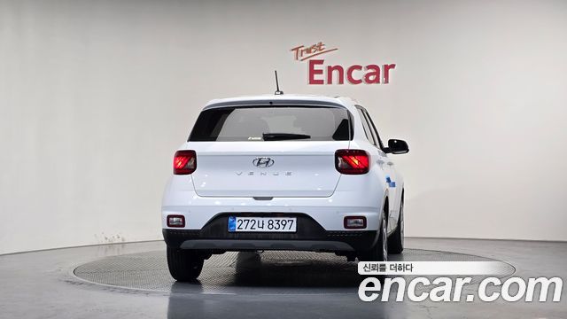 Hyundai Venue 1.6 Smart — пробег 1 389 км — фото 4 из 5