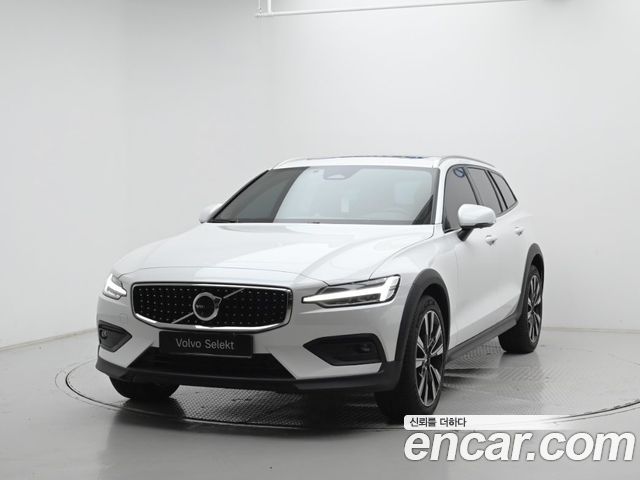 Volvo V60 B5 Ultra AWD — пробег 2 469 км — фото 1 из 5