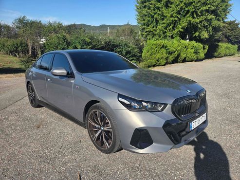 BMW 5-Series 530i xDrive M Sport — пробег 4 678 км — фото 2 из 5