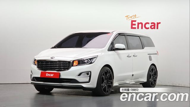 Kia Carnival 11-Seater Deluxe — пробег 72 179 км — фото 1 из 5