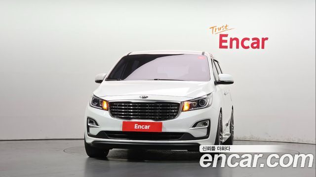 Kia Carnival 11-Seater Deluxe — пробег 72 179 км — фото 3 из 5