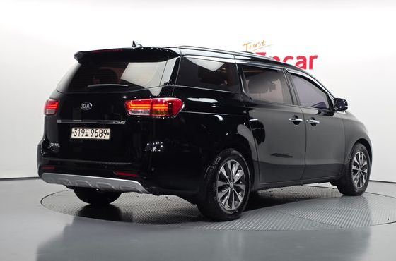 Kia Carnival 9-seater Luxury — пробег 254 850 км — фото 2 из 5