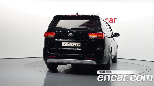 Kia Carnival 9-seater Luxury — пробег 254 850 км — фото 4 из 5