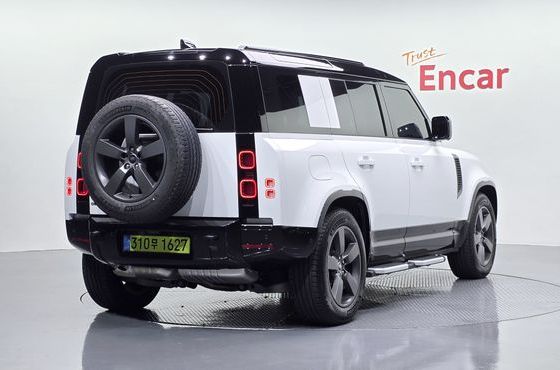 Land Rover Defender 110 D300 X-Dynamic HSE — пробег 8 371 км — фото 2 из 5