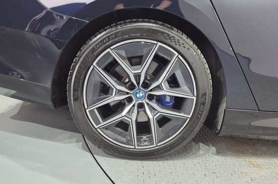 BMW i5 eDrive 40 M Sport — пробег 21 874 км — фото 5 из 5