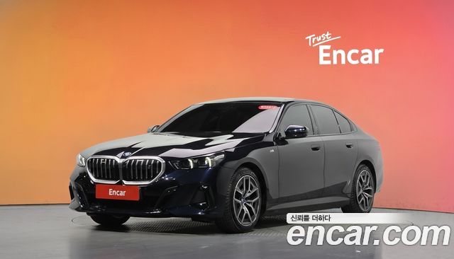 BMW i5 eDrive 40 M Sport — пробег 21 874 км — фото 1 из 5