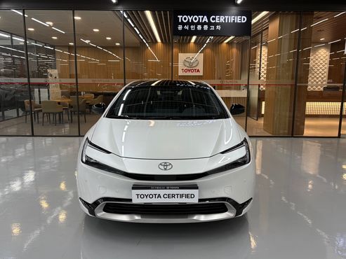 Toyota Prius 2.0 PHEV XSE — пробег 2 998 км — фото 3 из 5