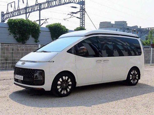 Hyundai Staria 4WD Camper Prestige Camper 11Seater — пробег 74 395 км — фото 2 из 5