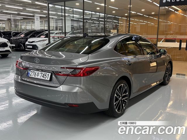 Toyota Camry 2.5 XLE Premium Hybrid — пробег 8 543 км — фото 2 из 5